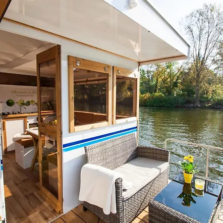 Lisa Boot 2 Botel Priepert