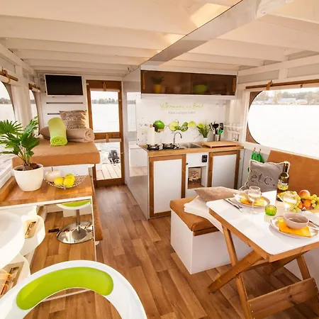 Botel Lisa Boot 2 Priepert