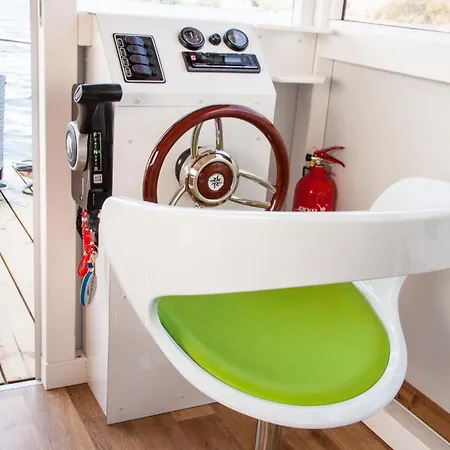 Lisa Boot 2 Botel